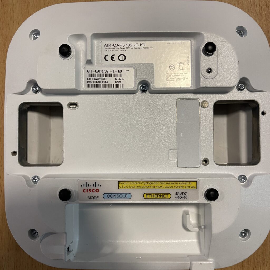 Cisco Aironet 3702i vs. Ruckus ZoneFlex R700: The Battle of the Wireless Giants 1 IMG 1479 scaled e1725267221493